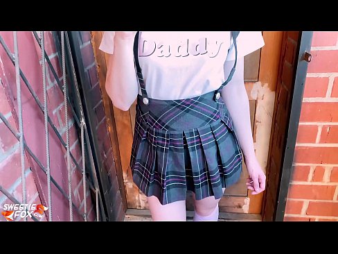 ❤️ 女學生深深地吸吮她的雞巴並亂搞而不是上課。 ☑ 色情 在我們 ❌️❤